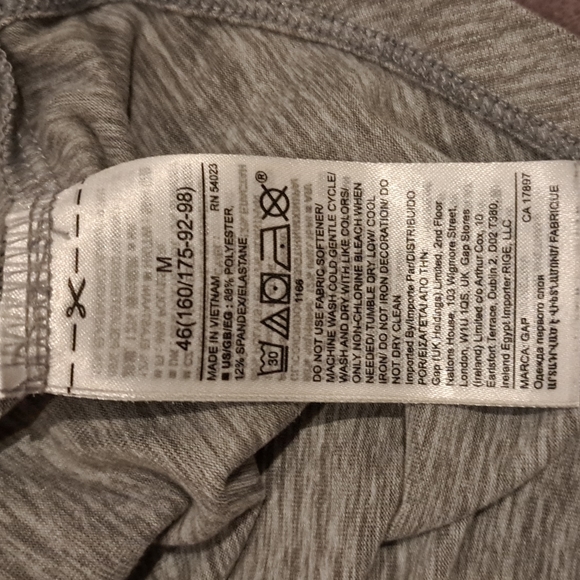 Sz M Gap fit workout tank top - Picture 7 of 9